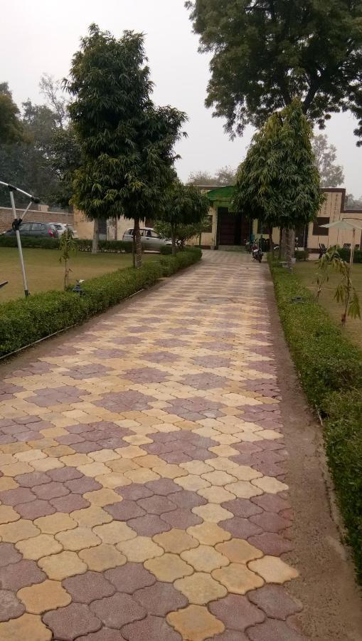 Villa Radha Krishna Dham Vrindāvan Exterior foto